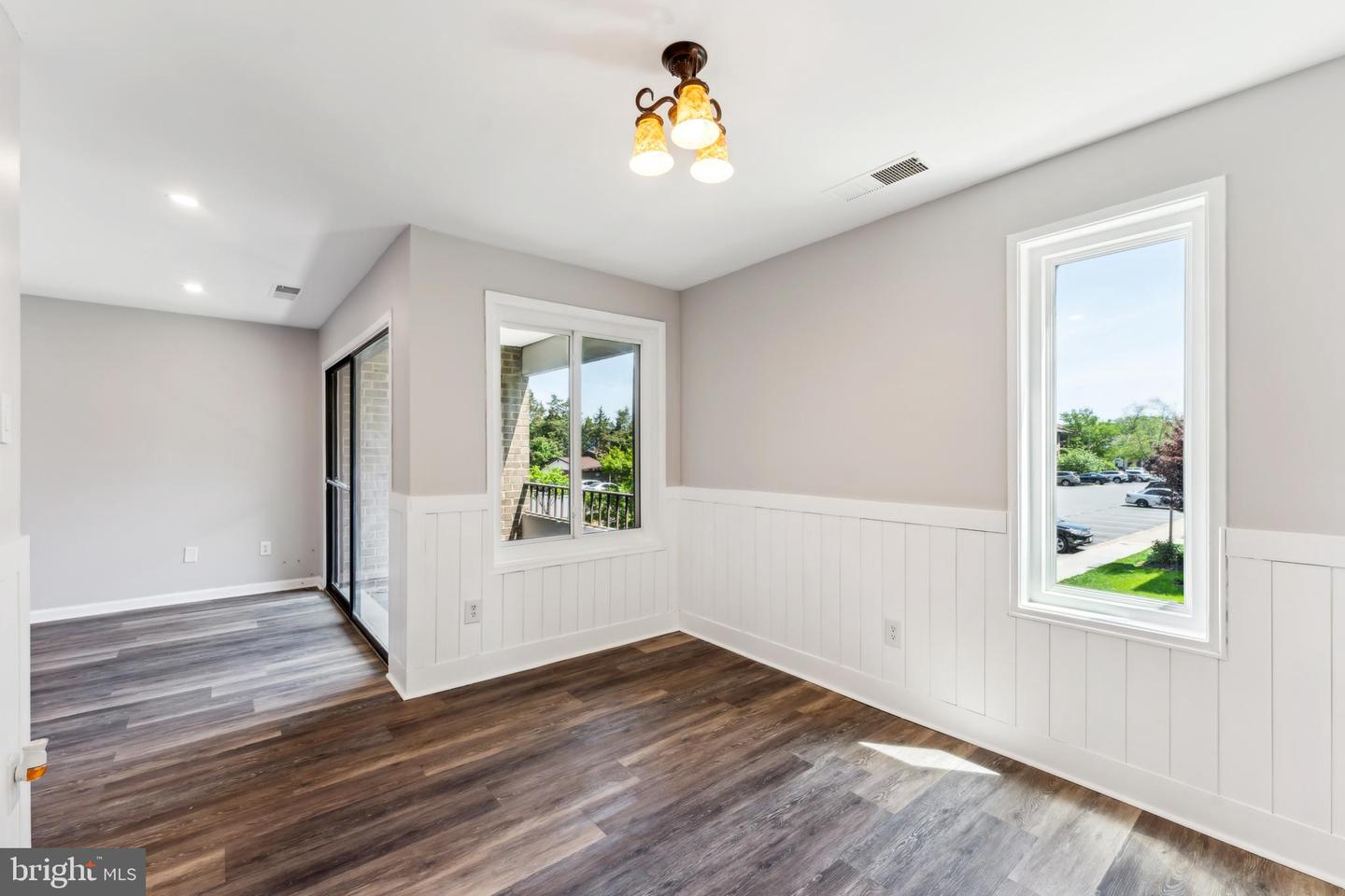 531 FLORIDA AVE #102, HERNDON, Virginia 20170, 2 Bedrooms Bedrooms, ,2 BathroomsBathrooms,Residential,For sale,531 FLORIDA AVE #102,VAFX2234538 MLS # VAFX2234538
