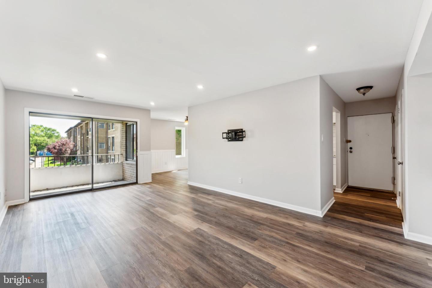 531 FLORIDA AVE #102, HERNDON, Virginia 20170, 2 Bedrooms Bedrooms, ,2 BathroomsBathrooms,Residential,For sale,531 FLORIDA AVE #102,VAFX2234538 MLS # VAFX2234538