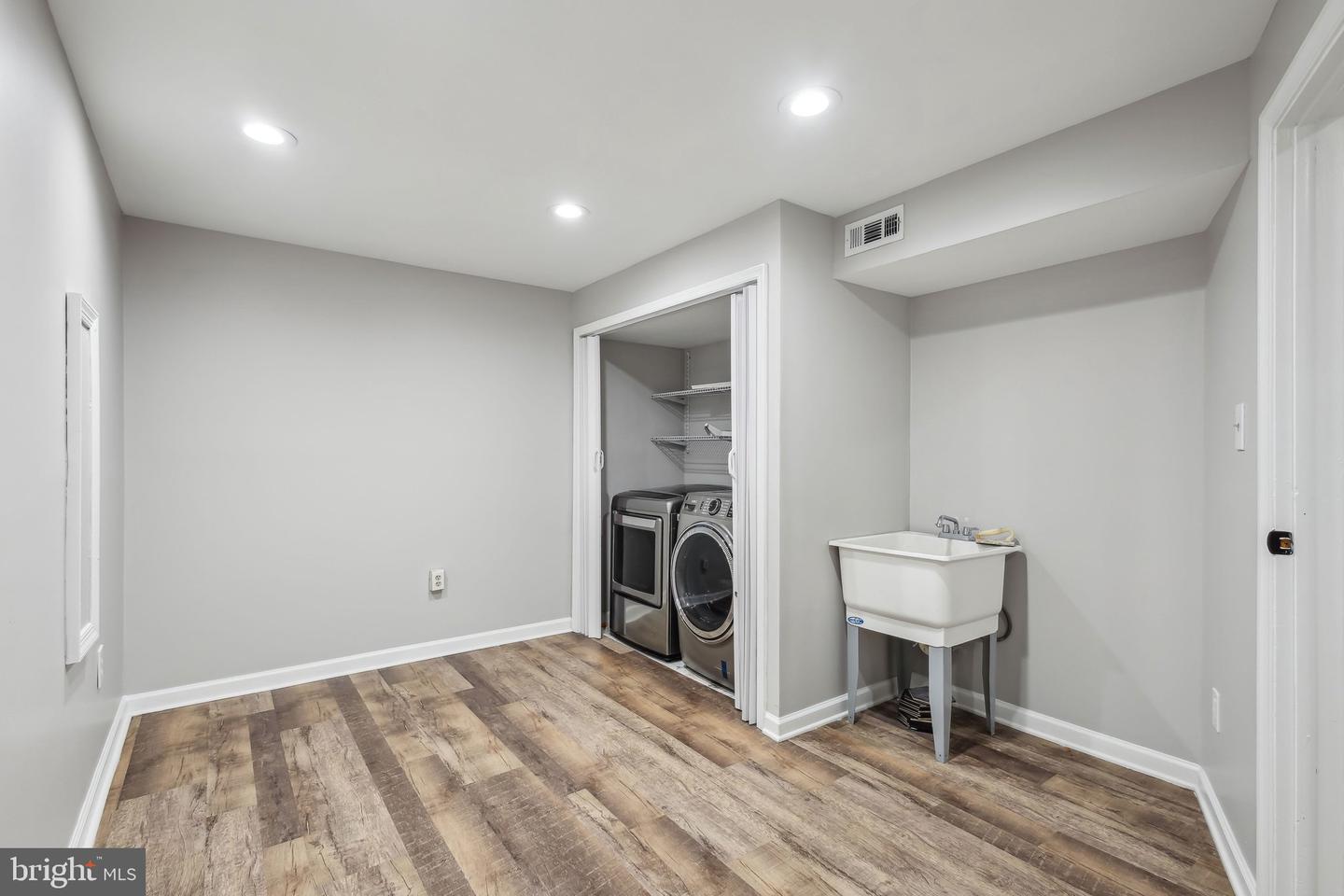 1070 TREVINO LN, HERNDON, Virginia 20170, 4 Bedrooms Bedrooms, ,3 BathroomsBathrooms,Residential,For sale,1070 TREVINO LN,VAFX2234902 MLS # VAFX2234902