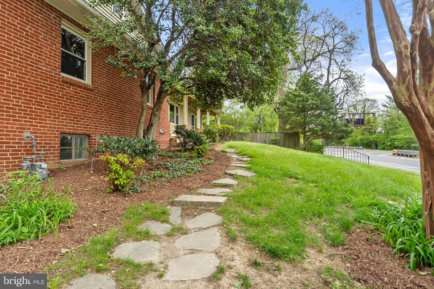 6877 WASHINGTON BLVD, ARLINGTON, Virginia 22213, 4 Bedrooms Bedrooms, ,3 BathroomsBathrooms,Residential,For sale,6877 WASHINGTON BLVD,VAAR2056124 MLS # VAAR2056124