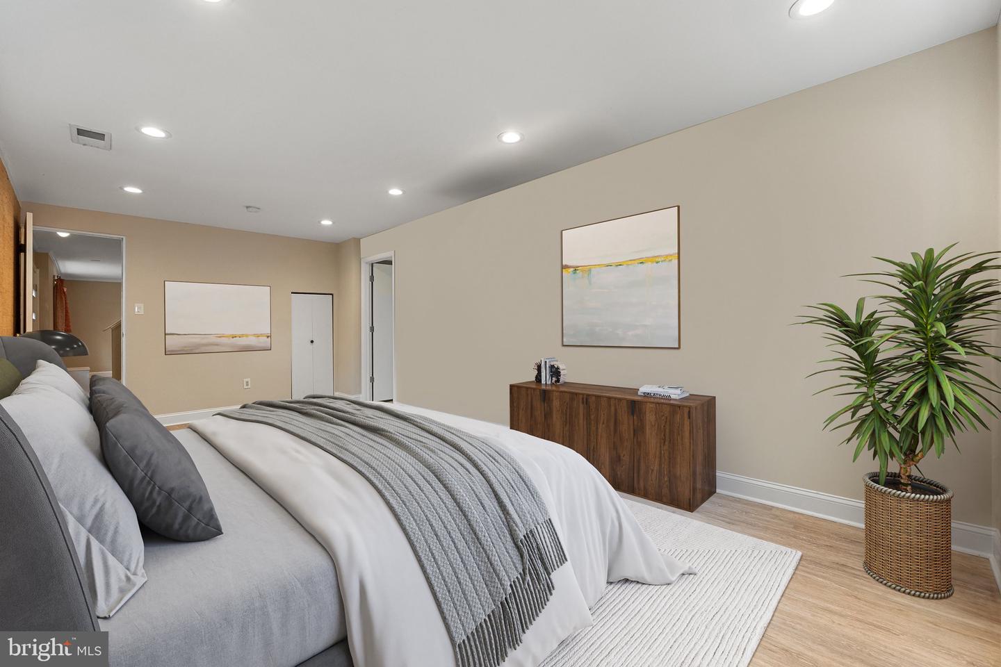 6877 WASHINGTON BLVD, ARLINGTON, Virginia 22213, 4 Bedrooms Bedrooms, ,3 BathroomsBathrooms,Residential,For sale,6877 WASHINGTON BLVD,VAAR2056124 MLS # VAAR2056124