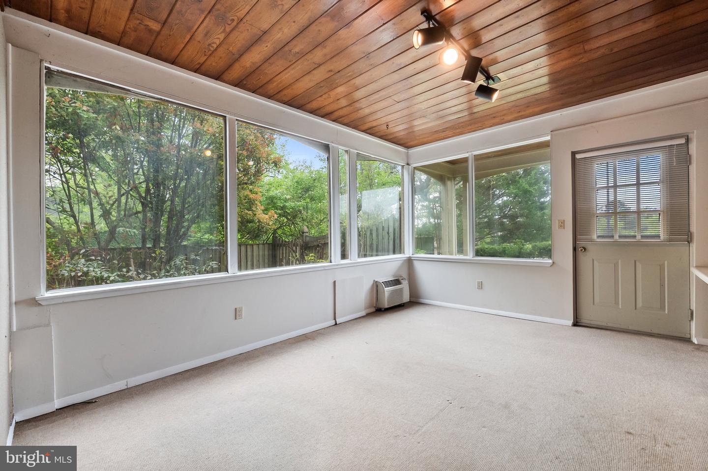 6877 WASHINGTON BLVD, ARLINGTON, Virginia 22213, 4 Bedrooms Bedrooms, ,3 BathroomsBathrooms,Residential,For sale,6877 WASHINGTON BLVD,VAAR2056124 MLS # VAAR2056124