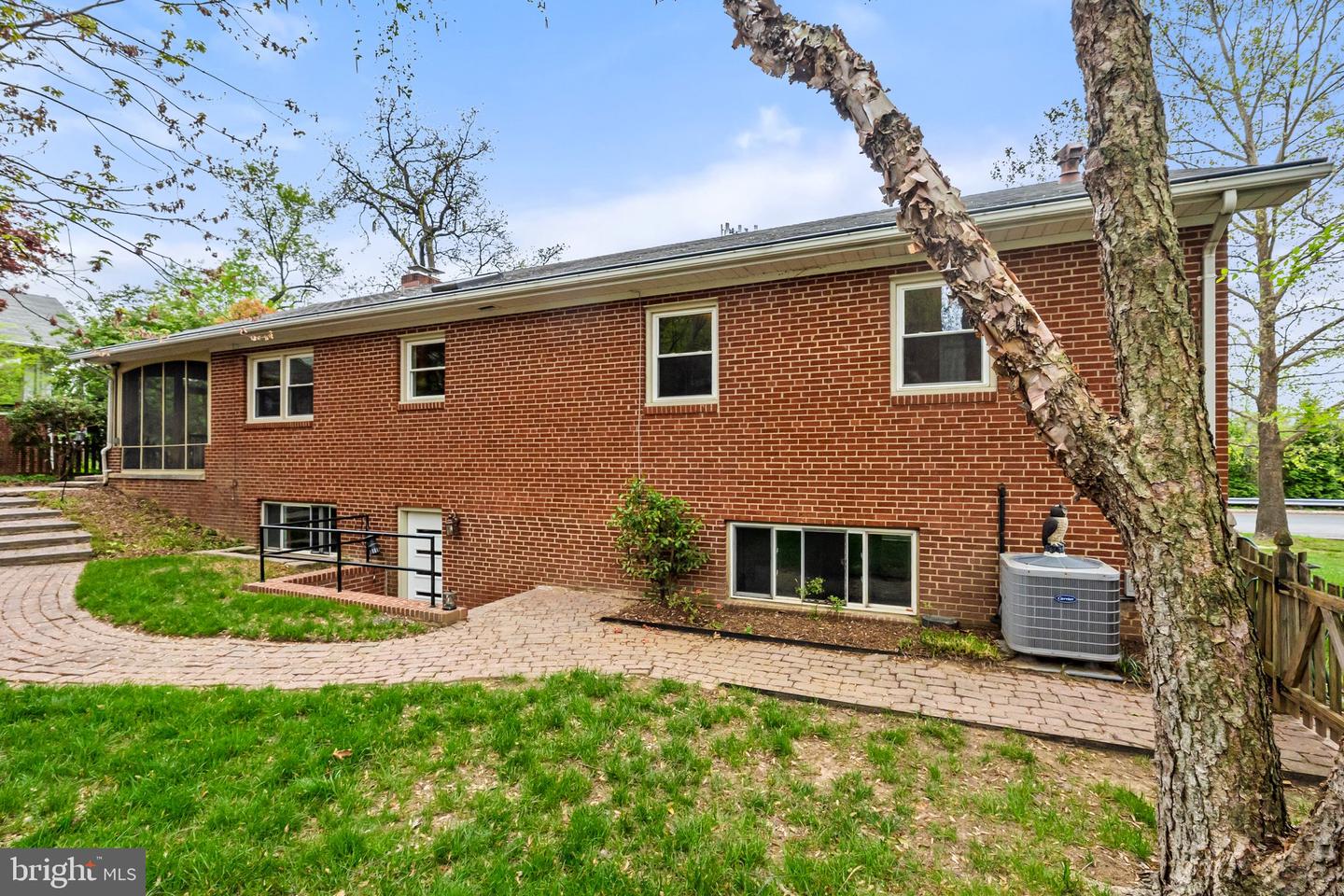 6877 WASHINGTON BLVD, ARLINGTON, Virginia 22213, 4 Bedrooms Bedrooms, ,3 BathroomsBathrooms,Residential,For sale,6877 WASHINGTON BLVD,VAAR2056124 MLS # VAAR2056124