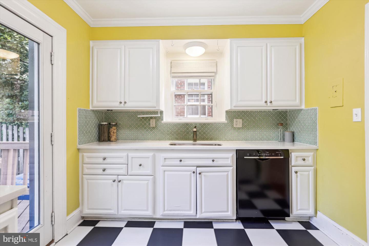 2412 SANFORD ST, ALEXANDRIA, Virginia 22301, 2 Bedrooms Bedrooms, ,2 BathroomsBathrooms,Residential,For sale,2412 SANFORD ST,VAAX2044200 MLS # VAAX2044200