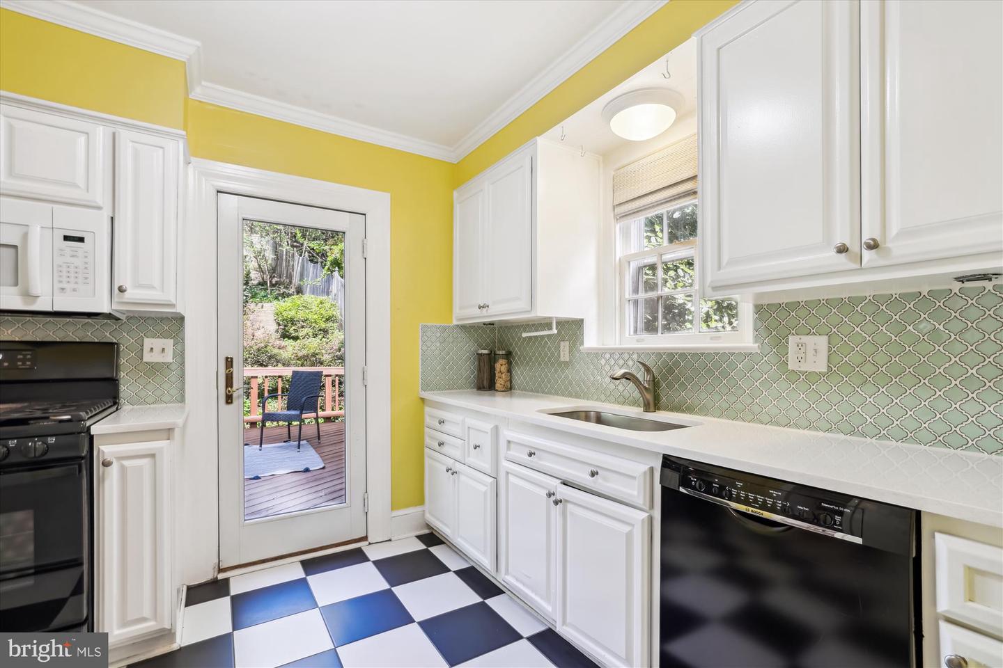 2412 SANFORD ST, ALEXANDRIA, Virginia 22301, 2 Bedrooms Bedrooms, ,2 BathroomsBathrooms,Residential,For sale,2412 SANFORD ST,VAAX2044200 MLS # VAAX2044200