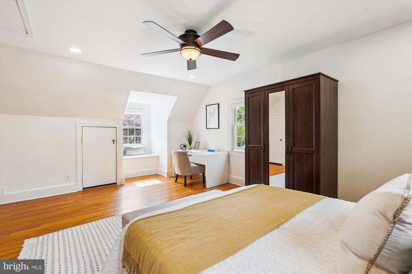 2412 SANFORD ST, ALEXANDRIA, Virginia 22301, 2 Bedrooms Bedrooms, ,2 BathroomsBathrooms,Residential,For sale,2412 SANFORD ST,VAAX2044200 MLS # VAAX2044200