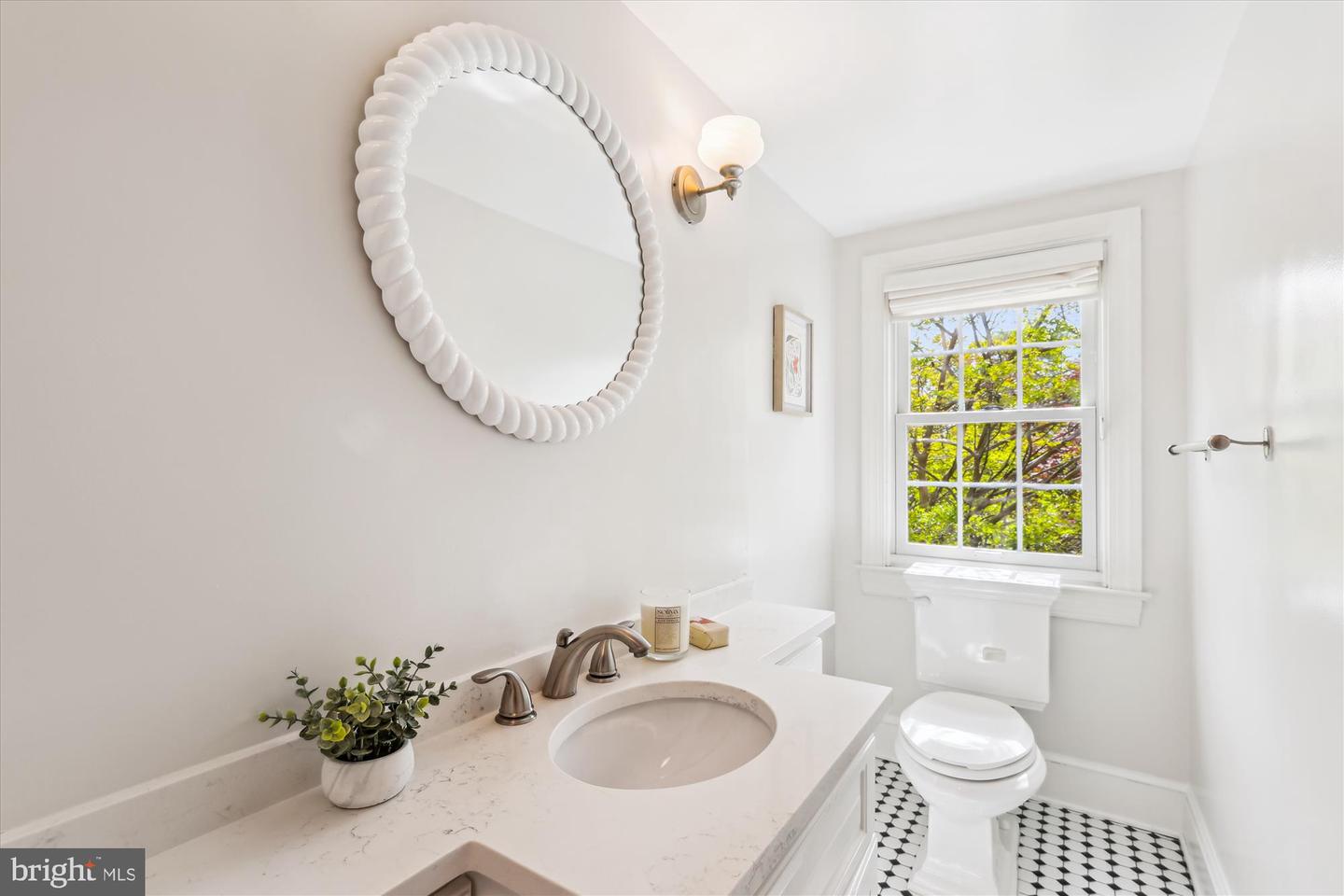 2412 SANFORD ST, ALEXANDRIA, Virginia 22301, 2 Bedrooms Bedrooms, ,2 BathroomsBathrooms,Residential,For sale,2412 SANFORD ST,VAAX2044200 MLS # VAAX2044200