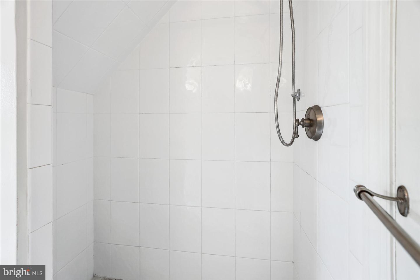 2412 SANFORD ST, ALEXANDRIA, Virginia 22301, 2 Bedrooms Bedrooms, ,2 BathroomsBathrooms,Residential,For sale,2412 SANFORD ST,VAAX2044200 MLS # VAAX2044200