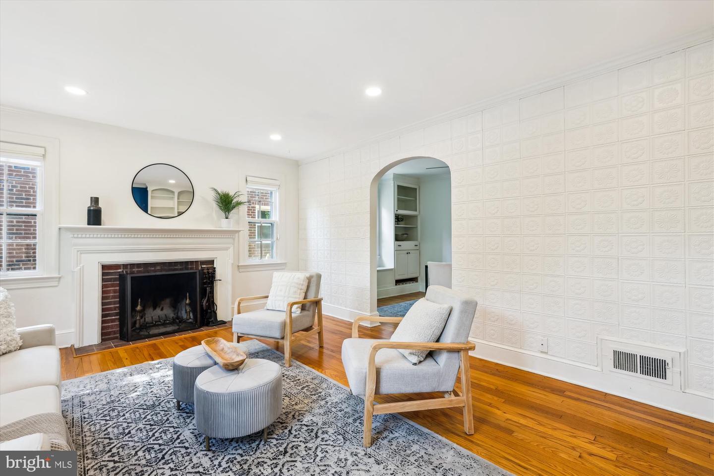 2412 SANFORD ST, ALEXANDRIA, Virginia 22301, 2 Bedrooms Bedrooms, ,2 BathroomsBathrooms,Residential,For sale,2412 SANFORD ST,VAAX2044200 MLS # VAAX2044200