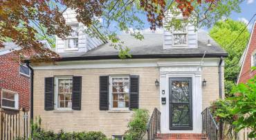 2412 SANFORD ST, ALEXANDRIA, Virginia 22301, 2 Bedrooms Bedrooms, ,2 BathroomsBathrooms,Residential,For sale,2412 SANFORD ST,VAAX2044200 MLS # VAAX2044200