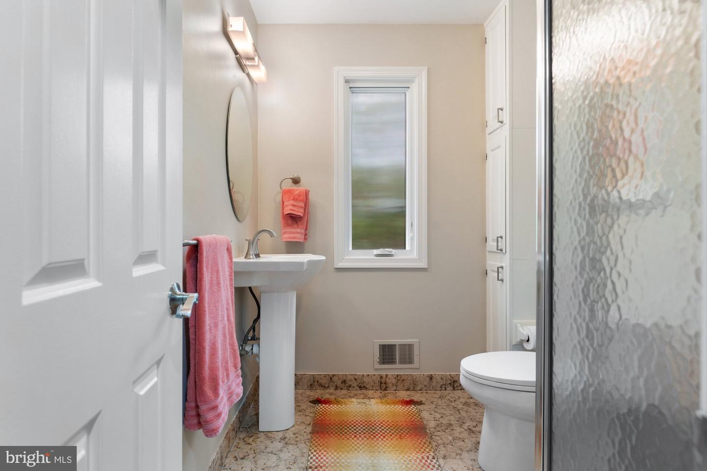 1806 ABBEY GLEN CT, VIENNA, Virginia 22182, 5 Bedrooms Bedrooms, ,4 BathroomsBathrooms,Residential,For sale,1806 ABBEY GLEN CT,VAFX2234658 MLS # VAFX2234658