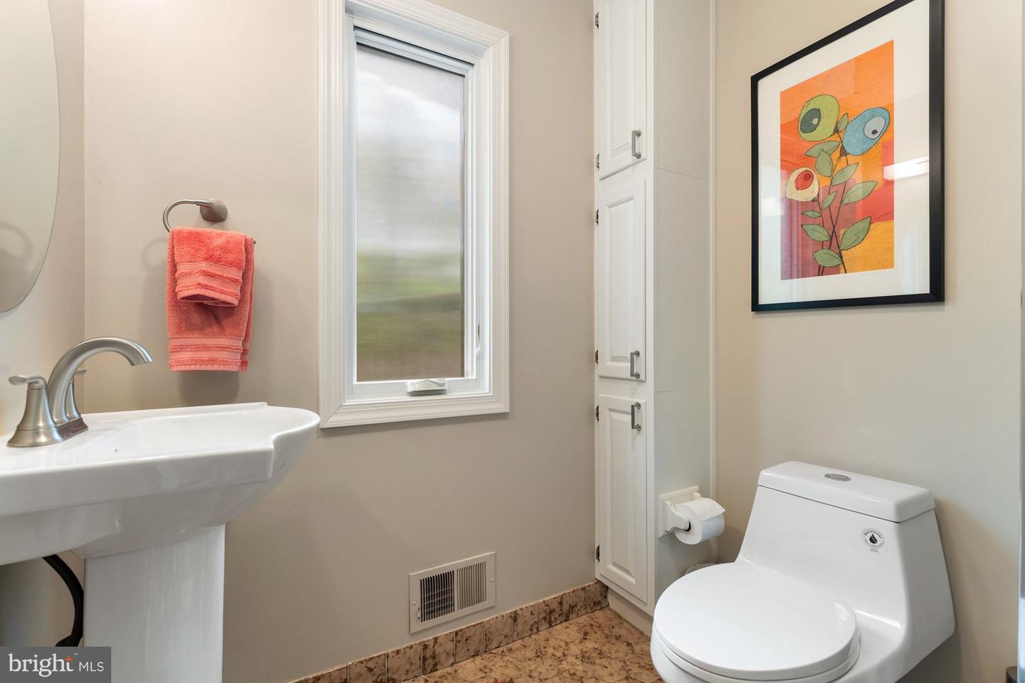 1806 ABBEY GLEN CT, VIENNA, Virginia 22182, 5 Bedrooms Bedrooms, ,4 BathroomsBathrooms,Residential,For sale,1806 ABBEY GLEN CT,VAFX2234658 MLS # VAFX2234658