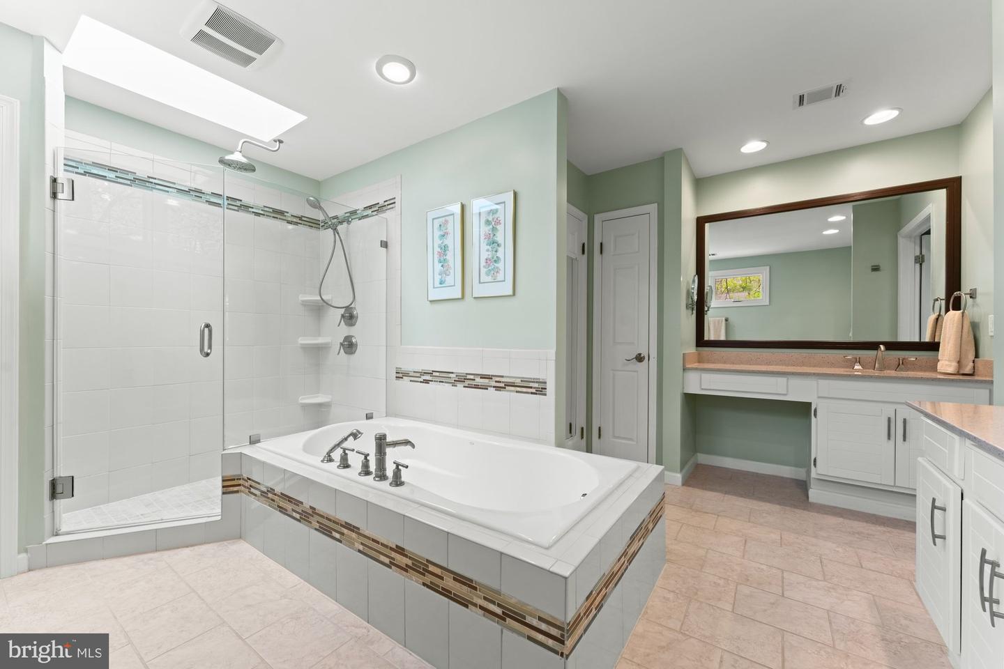 1806 ABBEY GLEN CT, VIENNA, Virginia 22182, 5 Bedrooms Bedrooms, ,4 BathroomsBathrooms,Residential,For sale,1806 ABBEY GLEN CT,VAFX2234658 MLS # VAFX2234658