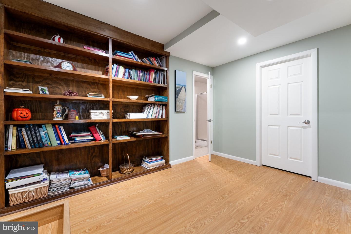 1806 ABBEY GLEN CT, VIENNA, Virginia 22182, 5 Bedrooms Bedrooms, ,4 BathroomsBathrooms,Residential,For sale,1806 ABBEY GLEN CT,VAFX2234658 MLS # VAFX2234658