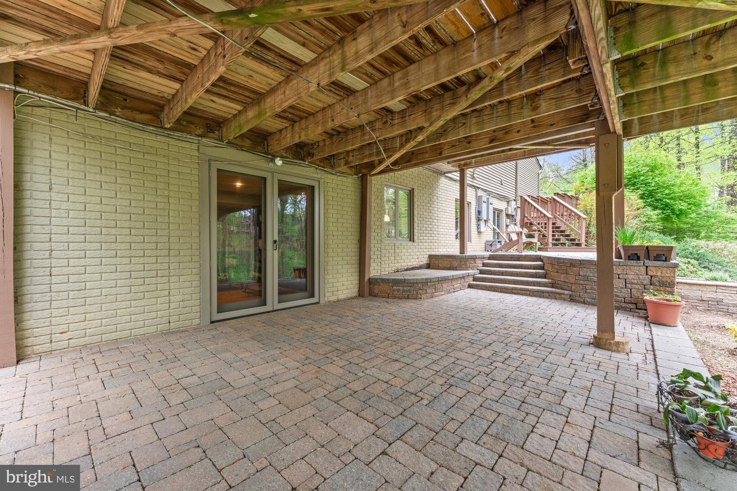 1806 ABBEY GLEN CT, VIENNA, Virginia 22182, 5 Bedrooms Bedrooms, ,4 BathroomsBathrooms,Residential,For sale,1806 ABBEY GLEN CT,VAFX2234658 MLS # VAFX2234658