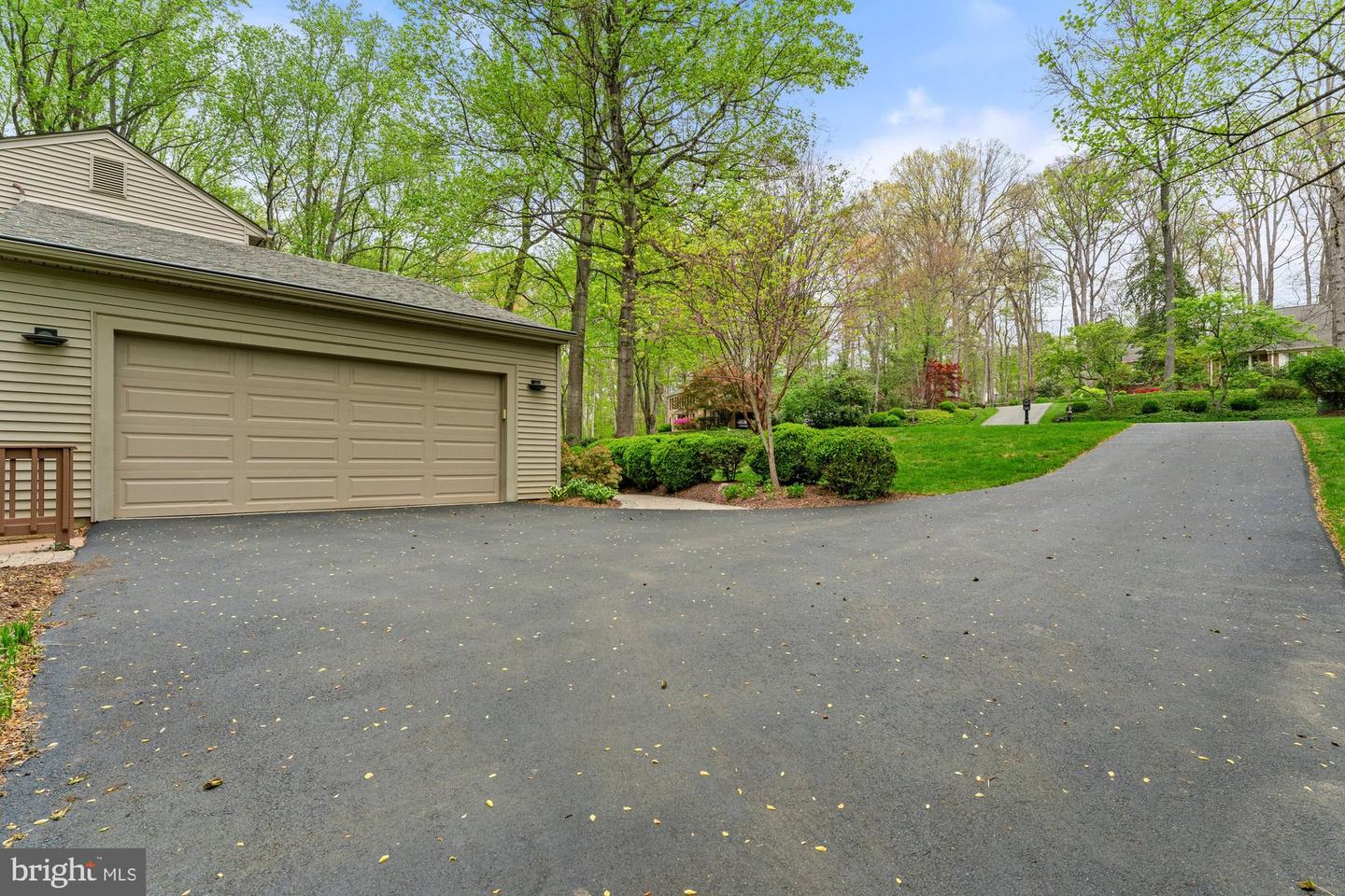 1806 ABBEY GLEN CT, VIENNA, Virginia 22182, 5 Bedrooms Bedrooms, ,4 BathroomsBathrooms,Residential,For sale,1806 ABBEY GLEN CT,VAFX2234658 MLS # VAFX2234658