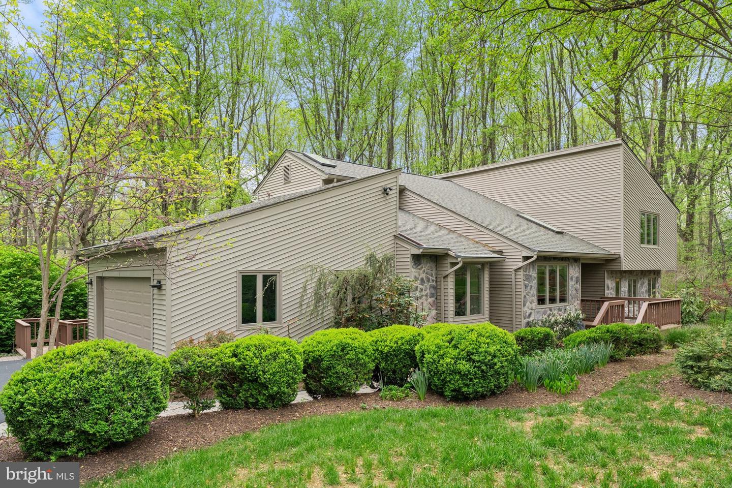 1806 ABBEY GLEN CT, VIENNA, Virginia 22182, 5 Bedrooms Bedrooms, ,4 BathroomsBathrooms,Residential,For sale,1806 ABBEY GLEN CT,VAFX2234658 MLS # VAFX2234658