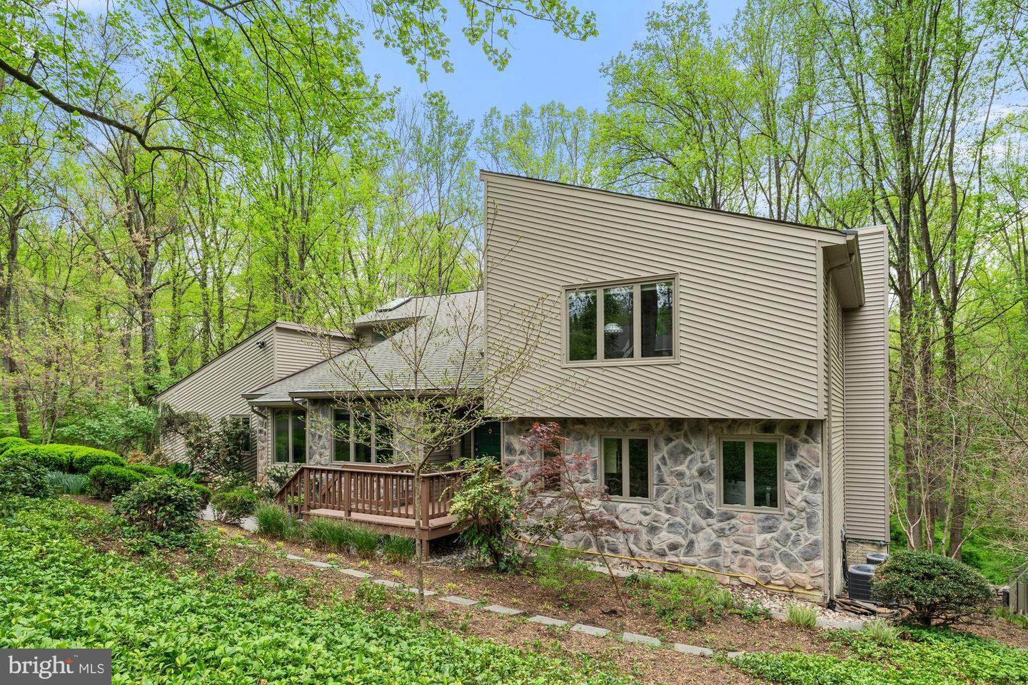 1806 ABBEY GLEN CT, VIENNA, Virginia 22182, 5 Bedrooms Bedrooms, ,4 BathroomsBathrooms,Residential,For sale,1806 ABBEY GLEN CT,VAFX2234658 MLS # VAFX2234658
