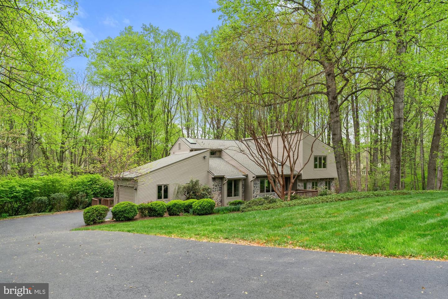1806 ABBEY GLEN CT, VIENNA, Virginia 22182, 5 Bedrooms Bedrooms, ,4 BathroomsBathrooms,Residential,For sale,1806 ABBEY GLEN CT,VAFX2234658 MLS # VAFX2234658