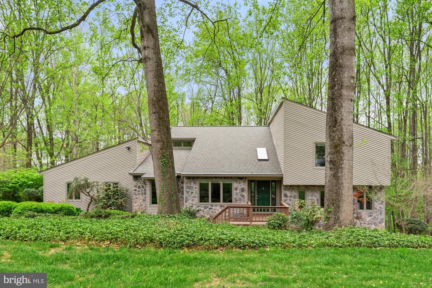 1806 ABBEY GLEN CT, VIENNA, Virginia 22182, 5 Bedrooms Bedrooms, ,4 BathroomsBathrooms,Residential,For sale,1806 ABBEY GLEN CT,VAFX2234658 MLS # VAFX2234658