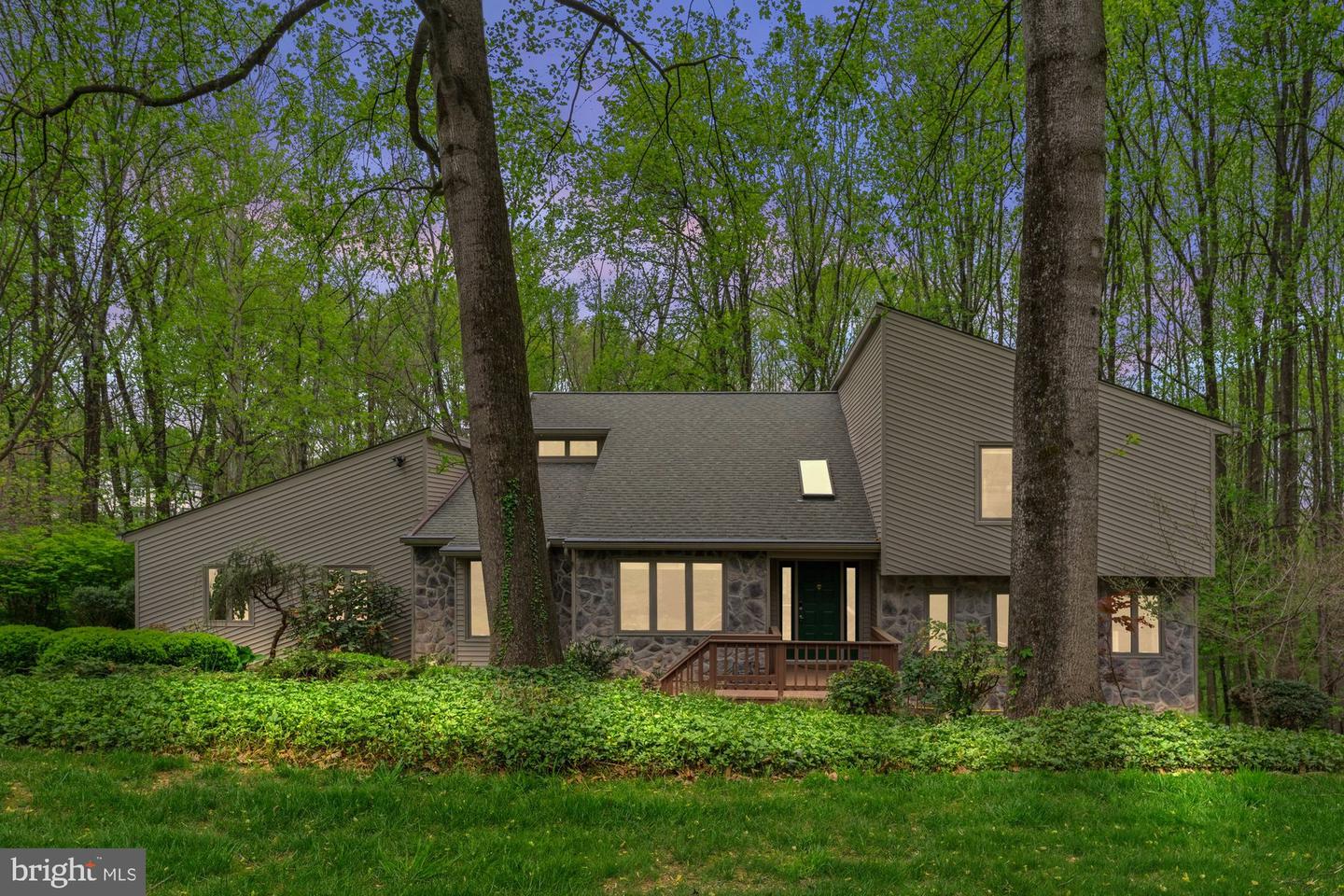 1806 ABBEY GLEN CT, VIENNA, Virginia 22182, 5 Bedrooms Bedrooms, ,4 BathroomsBathrooms,Residential,For sale,1806 ABBEY GLEN CT,VAFX2234658 MLS # VAFX2234658