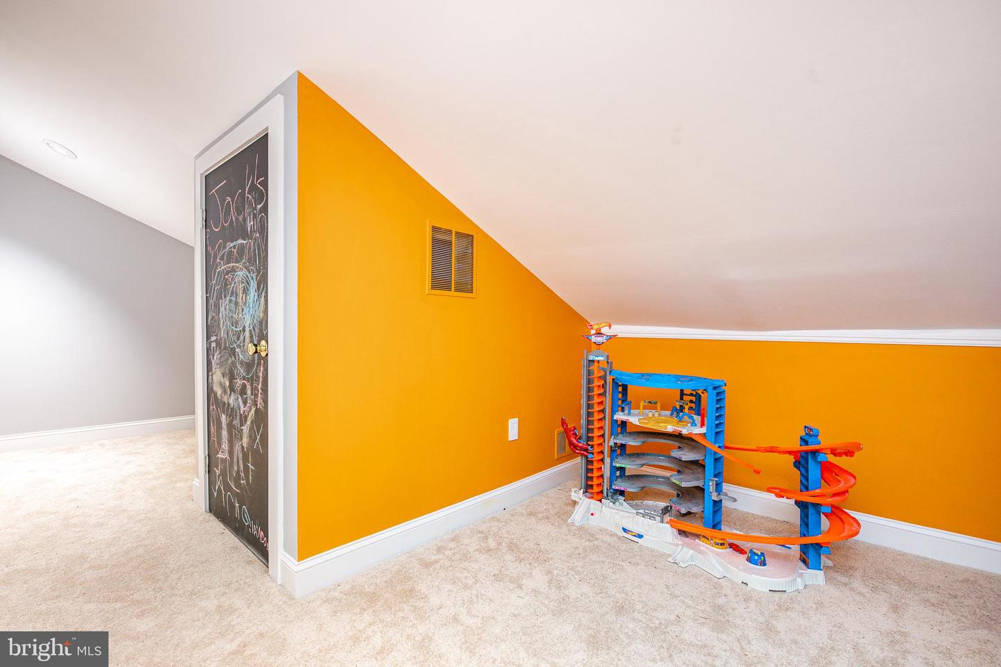 4103 11TH PL N, ARLINGTON, Virginia 22201, 2 Bedrooms Bedrooms, ,2 BathroomsBathrooms,Residential,For sale,4103 11TH PL N,VAAR2056184 MLS # VAAR2056184