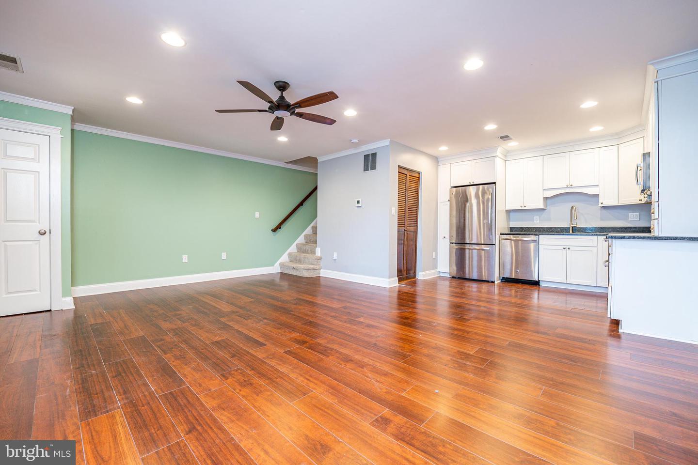 4103 11TH PL N, ARLINGTON, Virginia 22201, 2 Bedrooms Bedrooms, ,2 BathroomsBathrooms,Residential,For sale,4103 11TH PL N,VAAR2056184 MLS # VAAR2056184