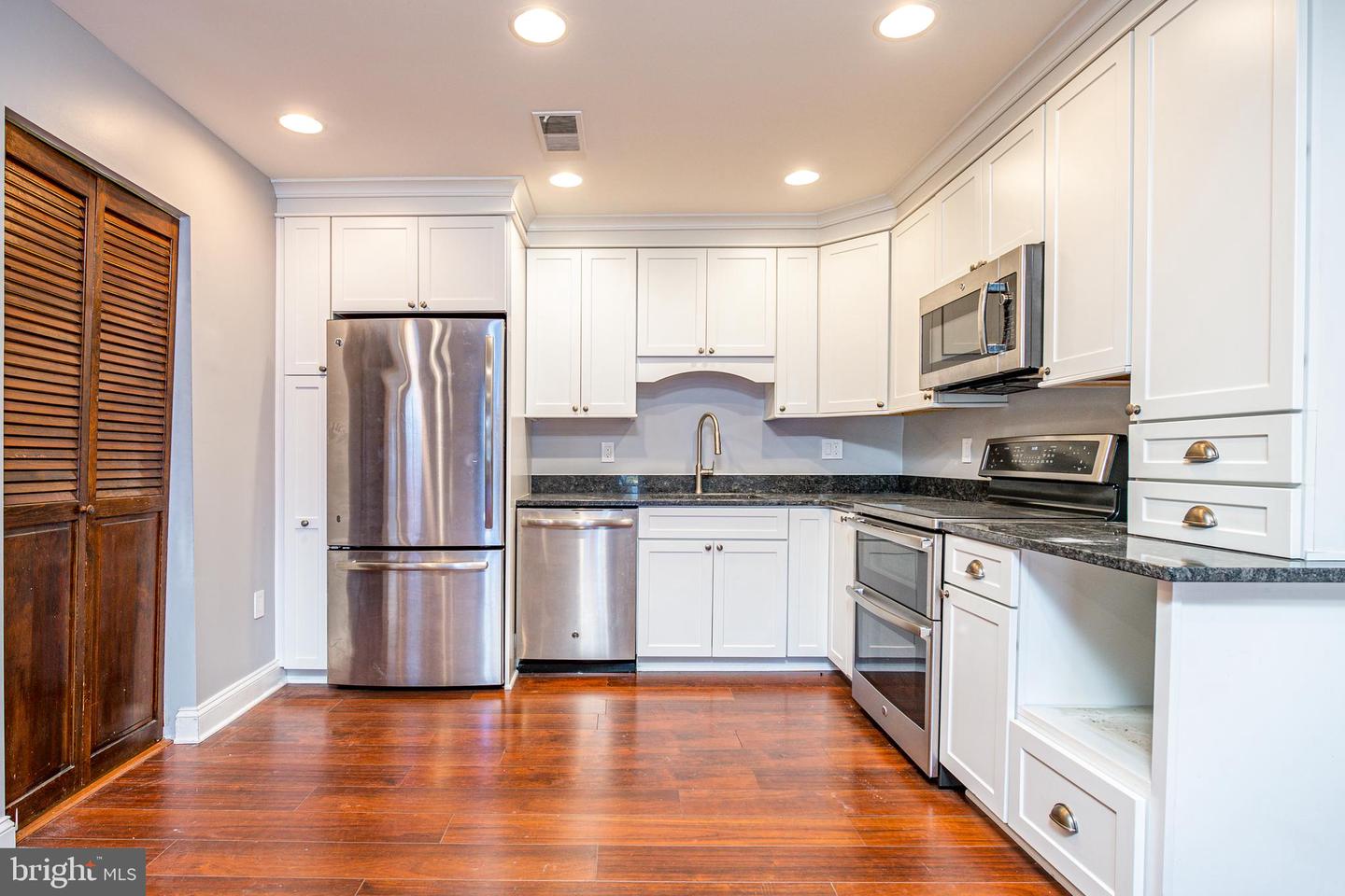 4103 11TH PL N, ARLINGTON, Virginia 22201, 2 Bedrooms Bedrooms, ,2 BathroomsBathrooms,Residential,For sale,4103 11TH PL N,VAAR2056184 MLS # VAAR2056184