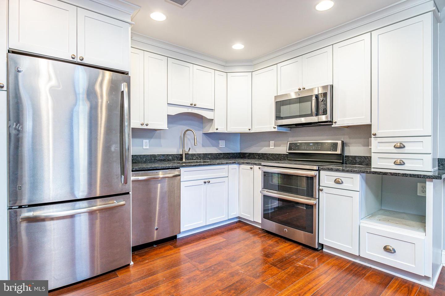 4103 11TH PL N, ARLINGTON, Virginia 22201, 2 Bedrooms Bedrooms, ,2 BathroomsBathrooms,Residential,For sale,4103 11TH PL N,VAAR2056184 MLS # VAAR2056184