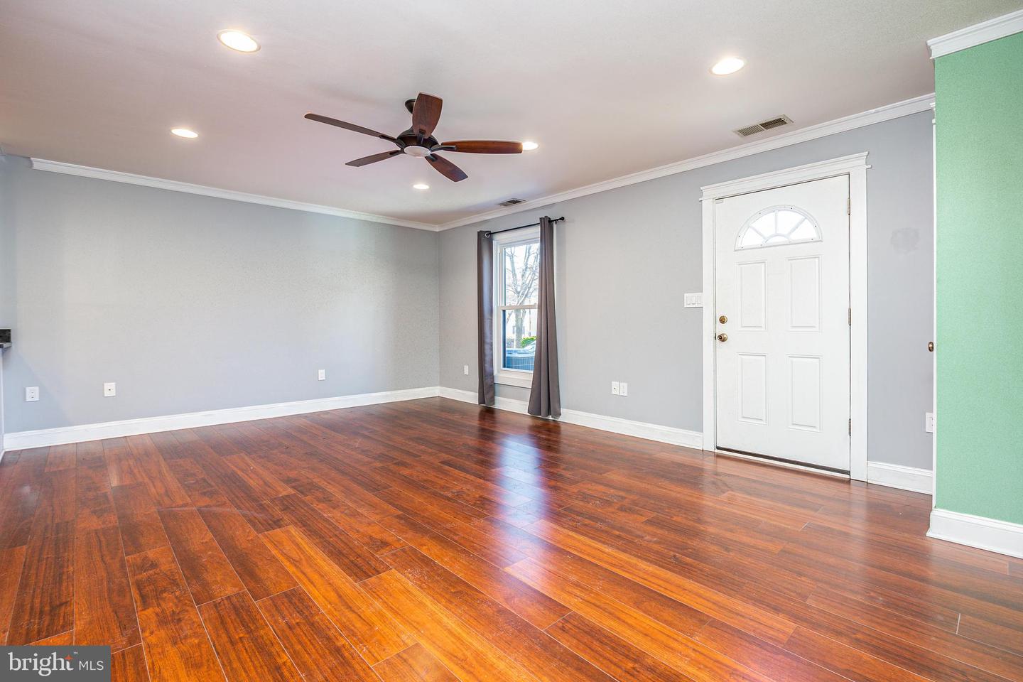 4103 11TH PL N, ARLINGTON, Virginia 22201, 2 Bedrooms Bedrooms, ,2 BathroomsBathrooms,Residential,For sale,4103 11TH PL N,VAAR2056184 MLS # VAAR2056184
