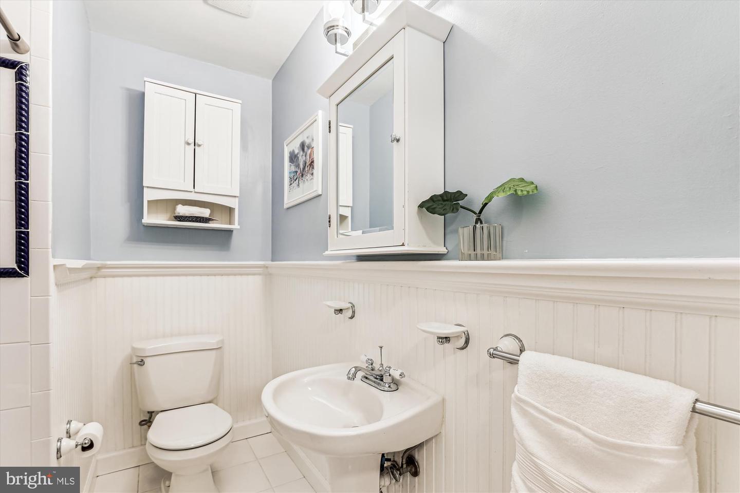 5133 25TH PL N, ARLINGTON, Virginia 22207, 4 Bedrooms Bedrooms, ,2 BathroomsBathrooms,Residential,For sale,5133 25TH PL N,VAAR2056214 MLS # VAAR2056214