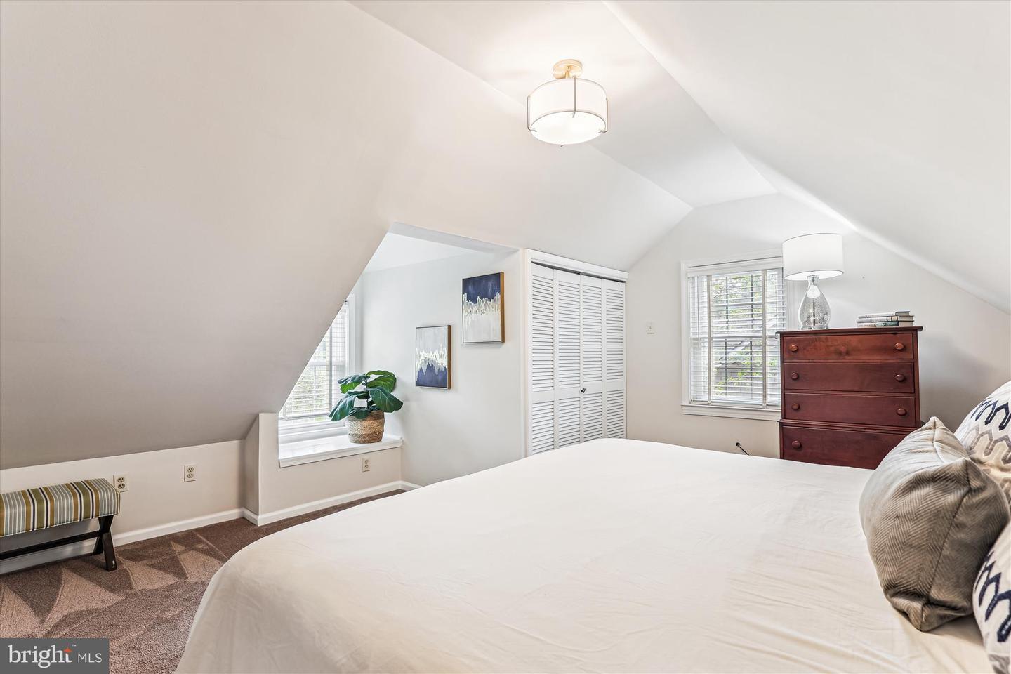 5133 25TH PL N, ARLINGTON, Virginia 22207, 4 Bedrooms Bedrooms, ,2 BathroomsBathrooms,Residential,For sale,5133 25TH PL N,VAAR2056214 MLS # VAAR2056214