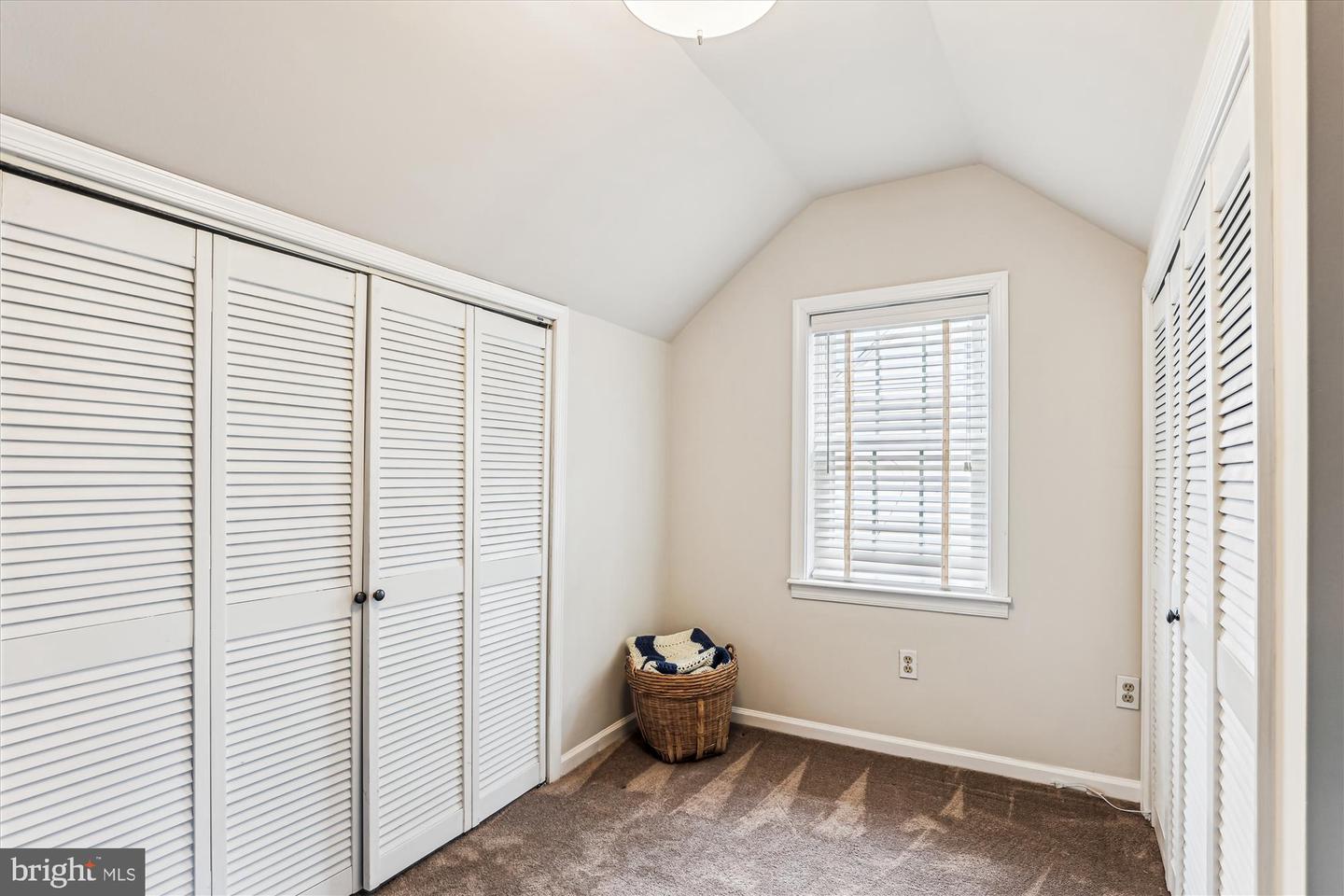 5133 25TH PL N, ARLINGTON, Virginia 22207, 4 Bedrooms Bedrooms, ,2 BathroomsBathrooms,Residential,For sale,5133 25TH PL N,VAAR2056214 MLS # VAAR2056214