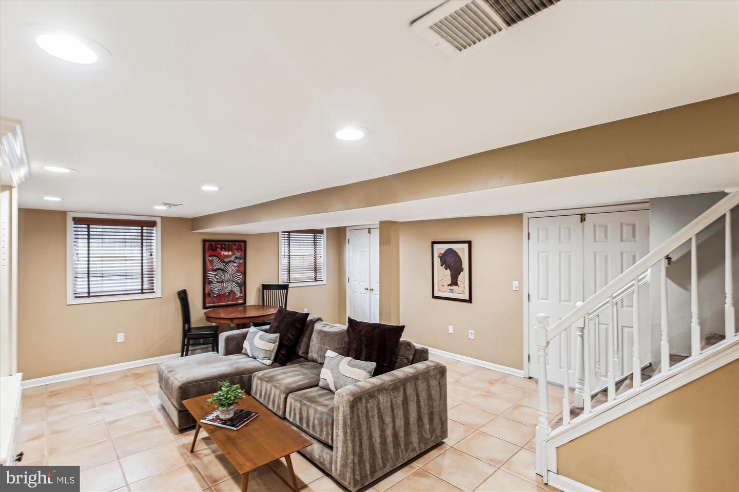 5133 25TH PL N, ARLINGTON, Virginia 22207, 4 Bedrooms Bedrooms, ,2 BathroomsBathrooms,Residential,For sale,5133 25TH PL N,VAAR2056214 MLS # VAAR2056214
