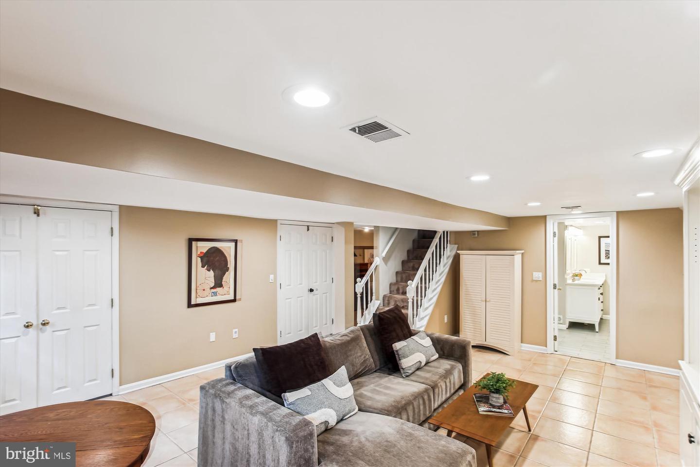 5133 25TH PL N, ARLINGTON, Virginia 22207, 4 Bedrooms Bedrooms, ,2 BathroomsBathrooms,Residential,For sale,5133 25TH PL N,VAAR2056214 MLS # VAAR2056214