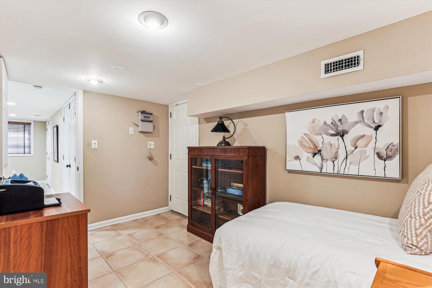 5133 25TH PL N, ARLINGTON, Virginia 22207, 4 Bedrooms Bedrooms, ,2 BathroomsBathrooms,Residential,For sale,5133 25TH PL N,VAAR2056214 MLS # VAAR2056214