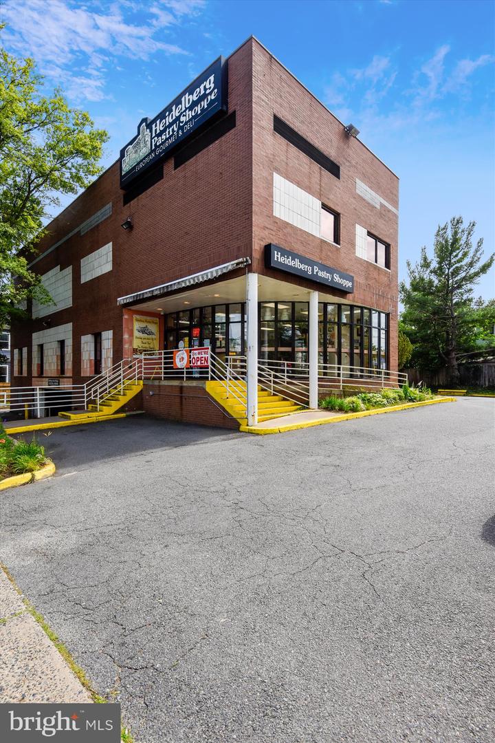 5133 25TH PL N, ARLINGTON, Virginia 22207, 4 Bedrooms Bedrooms, ,2 BathroomsBathrooms,Residential,For sale,5133 25TH PL N,VAAR2056214 MLS # VAAR2056214