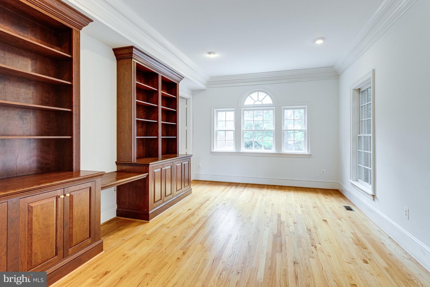 1445 HARVEST CROSSING DR, MCLEAN, Virginia 22101, 4 Bedrooms Bedrooms, ,5 BathroomsBathrooms,Residential,For sale,1445 HARVEST CROSSING DR,VAFX2235048 MLS # VAFX2235048