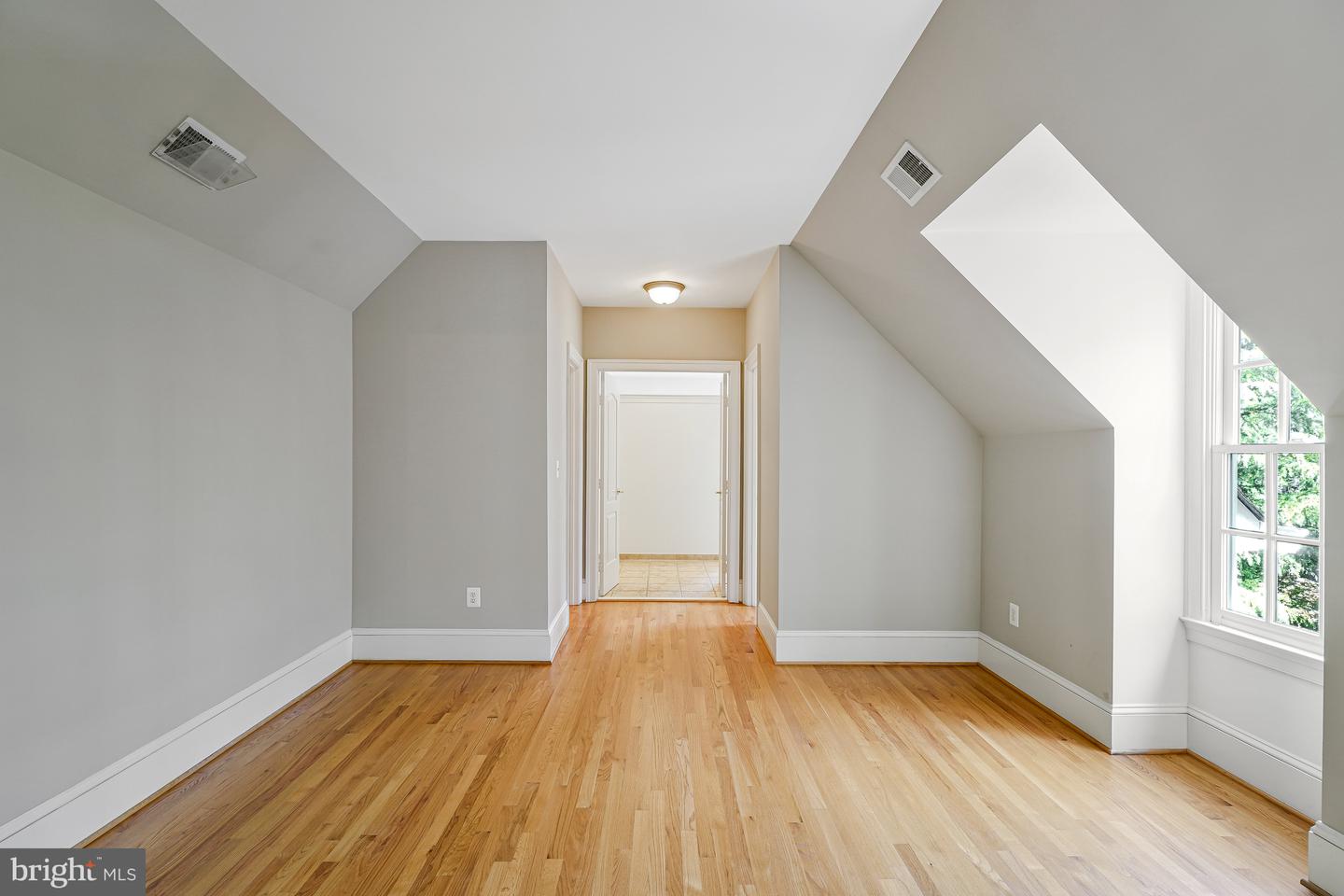 1445 HARVEST CROSSING DR, MCLEAN, Virginia 22101, 4 Bedrooms Bedrooms, ,5 BathroomsBathrooms,Residential,For sale,1445 HARVEST CROSSING DR,VAFX2235048 MLS # VAFX2235048