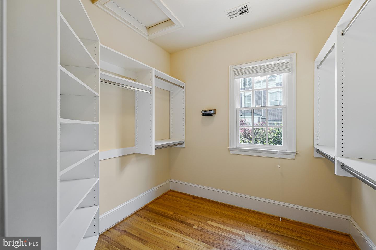 1445 HARVEST CROSSING DR, MCLEAN, Virginia 22101, 4 Bedrooms Bedrooms, ,5 BathroomsBathrooms,Residential,For sale,1445 HARVEST CROSSING DR,VAFX2235048 MLS # VAFX2235048