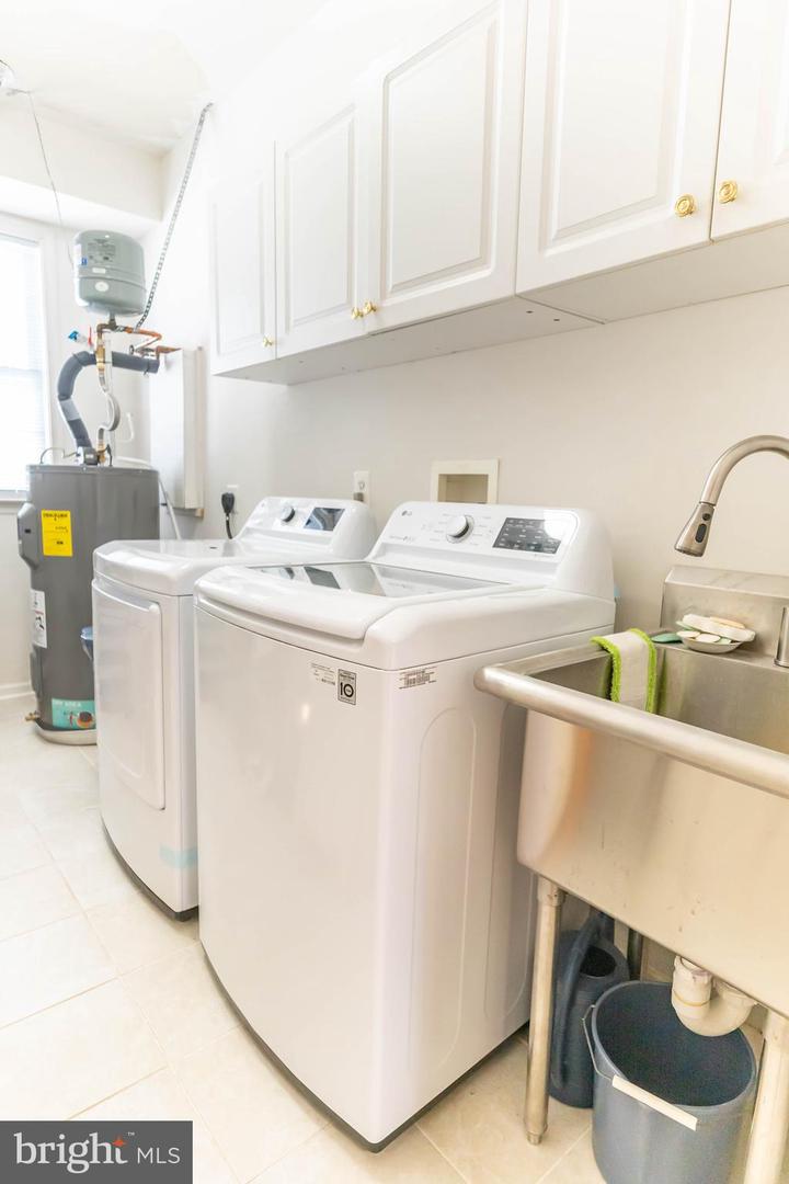 6833 SADDLE RUN WAY, GAINESVILLE, Virginia 20155, 3 Bedrooms Bedrooms, ,3 BathroomsBathrooms,Residential,For sale,6833 SADDLE RUN WAY,VAPW2092492 MLS # VAPW2092492