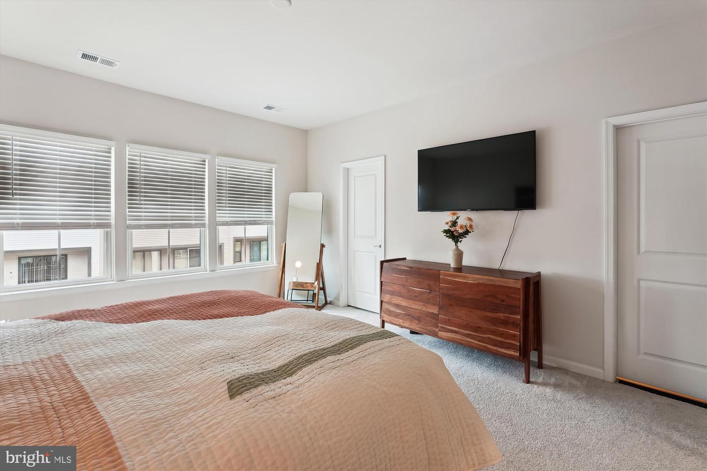 22317 SEABRING TER, ASHBURN, Virginia 20148, 4 Bedrooms Bedrooms, ,3 BathroomsBathrooms,Residential,For sale,22317 SEABRING TER,VALO2094334 MLS # VALO2094334