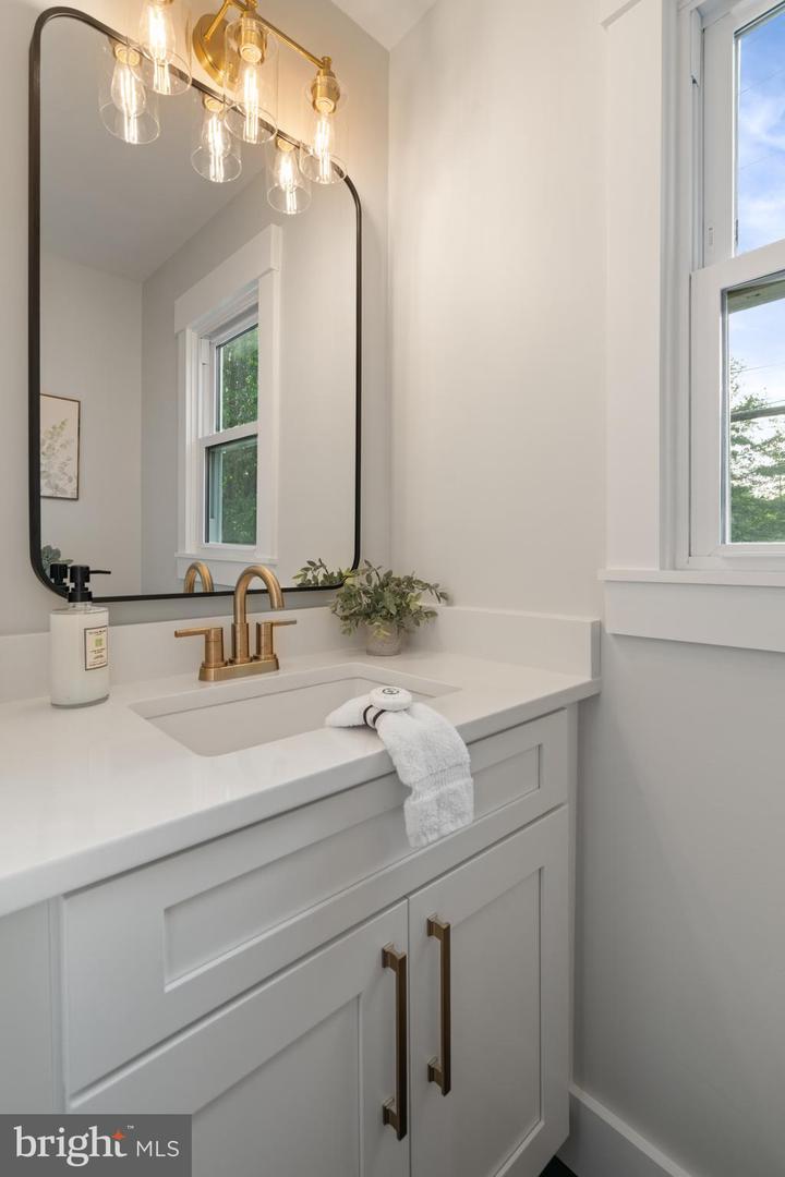 3838 13TH ST N, ARLINGTON, Virginia 22201, 3 Bedrooms Bedrooms, ,2 BathroomsBathrooms,Residential,For sale,3838 13TH ST N,VAAR2056298 MLS # VAAR2056298