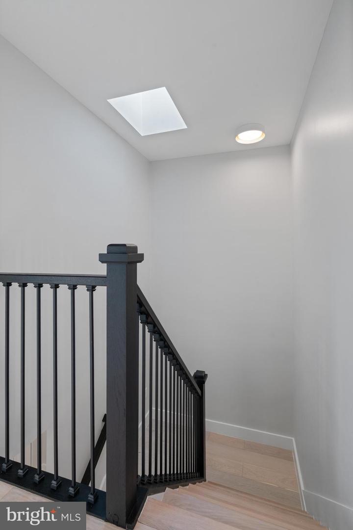 3838 13TH ST N, ARLINGTON, Virginia 22201, 3 Bedrooms Bedrooms, ,2 BathroomsBathrooms,Residential,For sale,3838 13TH ST N,VAAR2056298 MLS # VAAR2056298