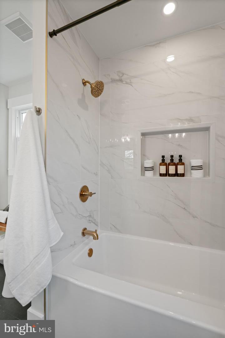 3838 13TH ST N, ARLINGTON, Virginia 22201, 3 Bedrooms Bedrooms, ,2 BathroomsBathrooms,Residential,For sale,3838 13TH ST N,VAAR2056298 MLS # VAAR2056298
