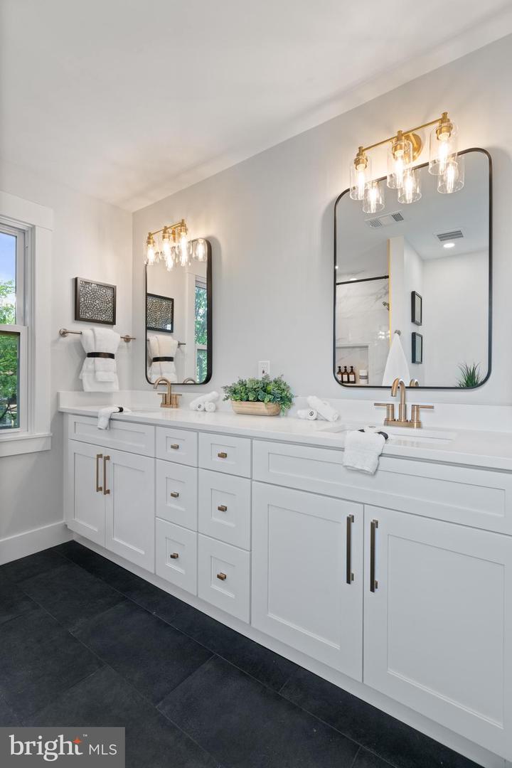3838 13TH ST N, ARLINGTON, Virginia 22201, 3 Bedrooms Bedrooms, ,2 BathroomsBathrooms,Residential,For sale,3838 13TH ST N,VAAR2056298 MLS # VAAR2056298