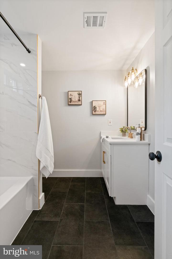 3838 13TH ST N, ARLINGTON, Virginia 22201, 3 Bedrooms Bedrooms, ,2 BathroomsBathrooms,Residential,For sale,3838 13TH ST N,VAAR2056298 MLS # VAAR2056298