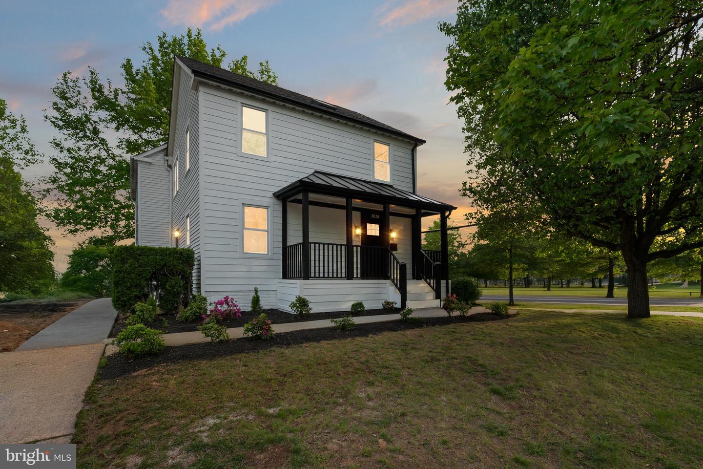 3838 13TH ST N, ARLINGTON, Virginia 22201, 3 Bedrooms Bedrooms, ,2 BathroomsBathrooms,Residential,For sale,3838 13TH ST N,VAAR2056298 MLS # VAAR2056298