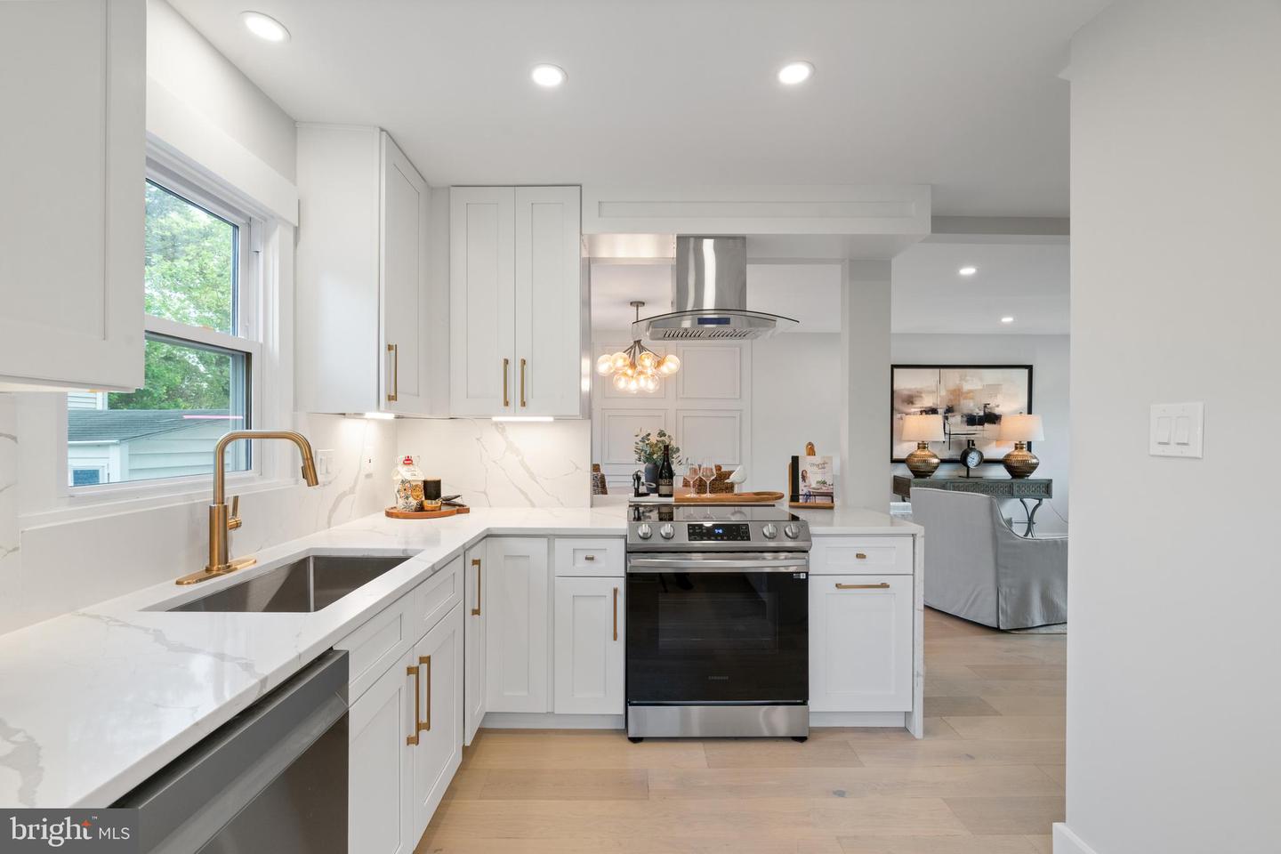3838 13TH ST N, ARLINGTON, Virginia 22201, 3 Bedrooms Bedrooms, ,2 BathroomsBathrooms,Residential,For sale,3838 13TH ST N,VAAR2056298 MLS # VAAR2056298