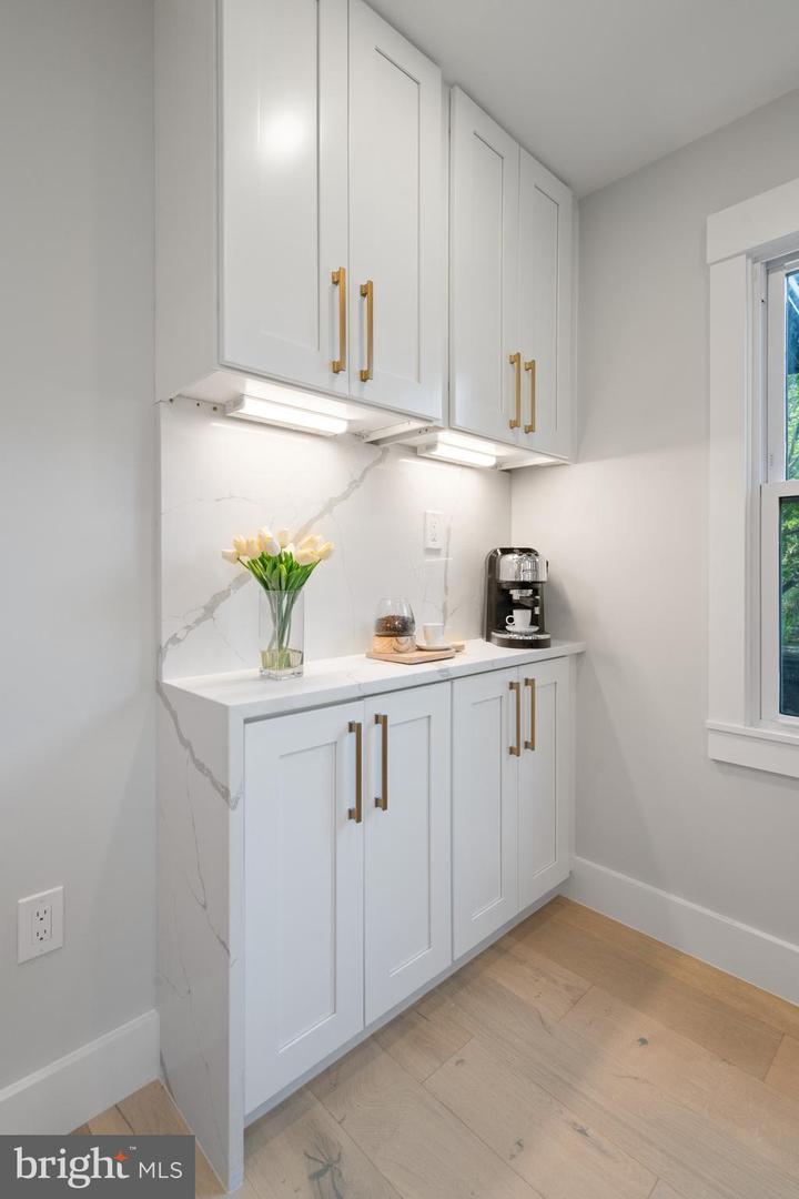 3838 13TH ST N, ARLINGTON, Virginia 22201, 3 Bedrooms Bedrooms, ,2 BathroomsBathrooms,Residential,For sale,3838 13TH ST N,VAAR2056298 MLS # VAAR2056298